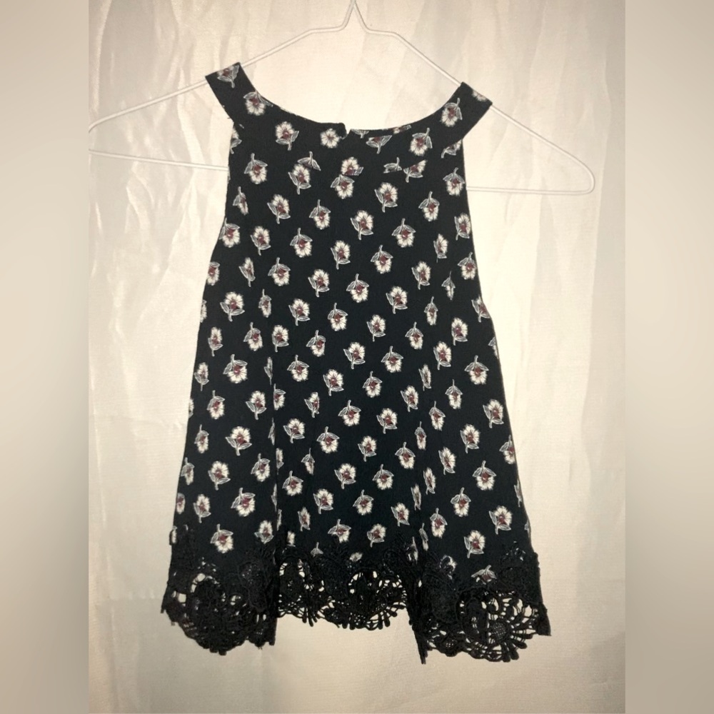 Cute multicolored floral sleeveless top. Very light.